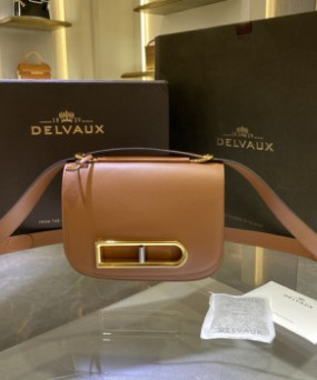 델보 크로스바디백 브라운